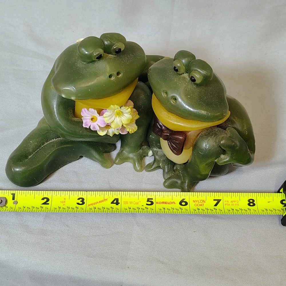 Vintage Style Frog Couple Novelty Candle Green Wax Whimsical Toad Decor 8.5 Inch